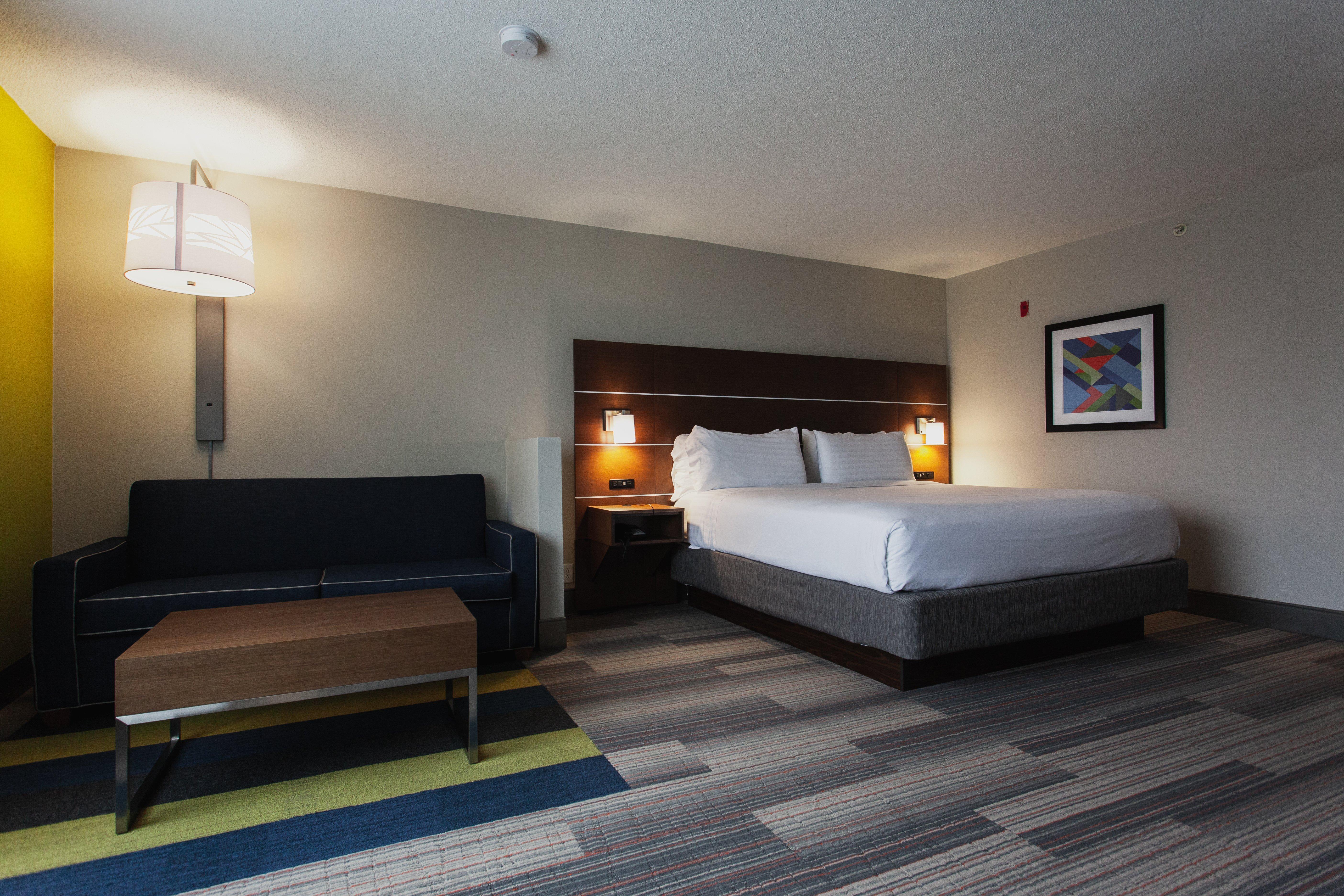 Holiday Inn Express & Suites Atlanta Perimeter Mall Hotel By Ihg Sandy Springs Exterior photo
