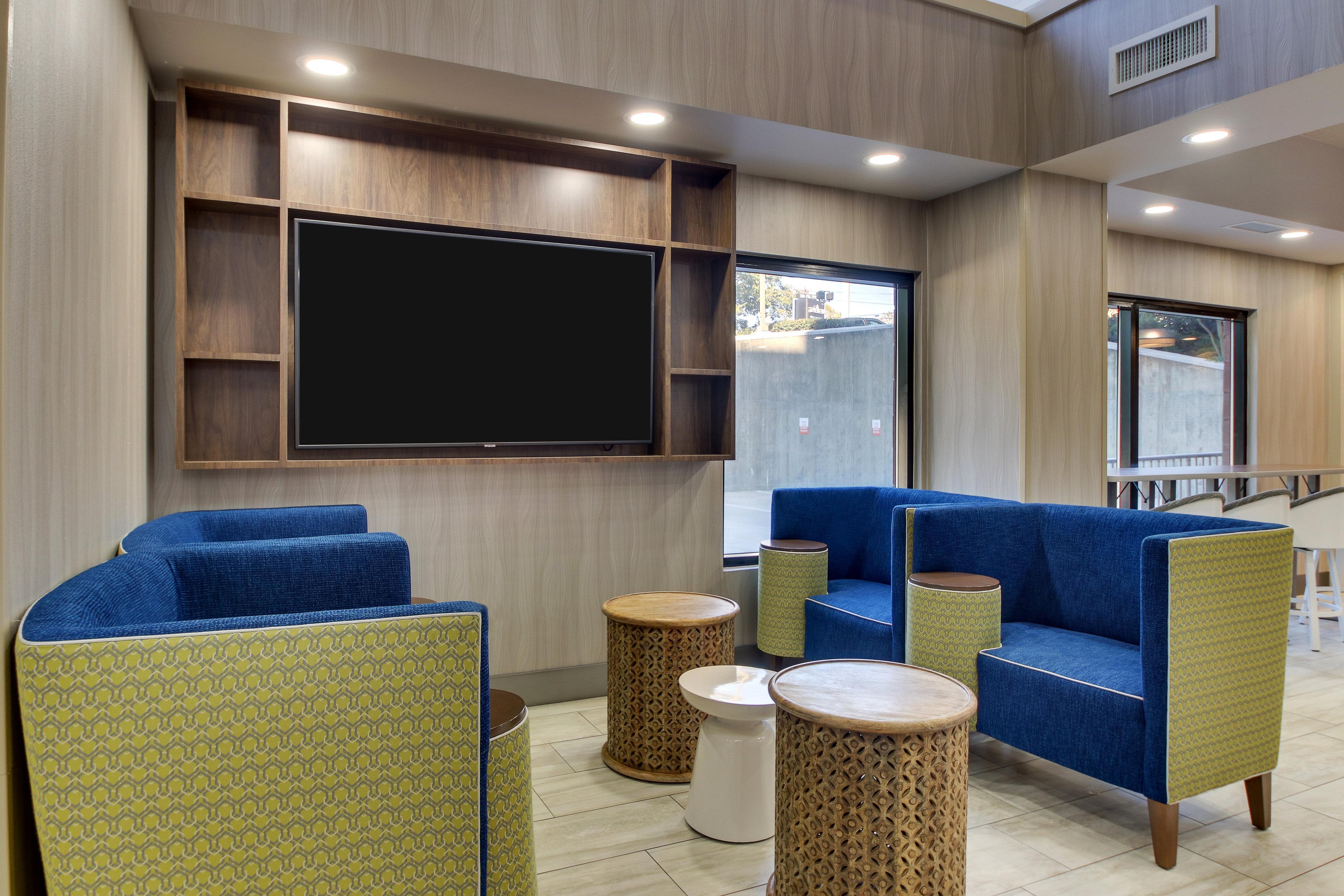 Holiday Inn Express & Suites Atlanta Perimeter Mall Hotel By Ihg Sandy Springs Exterior photo
