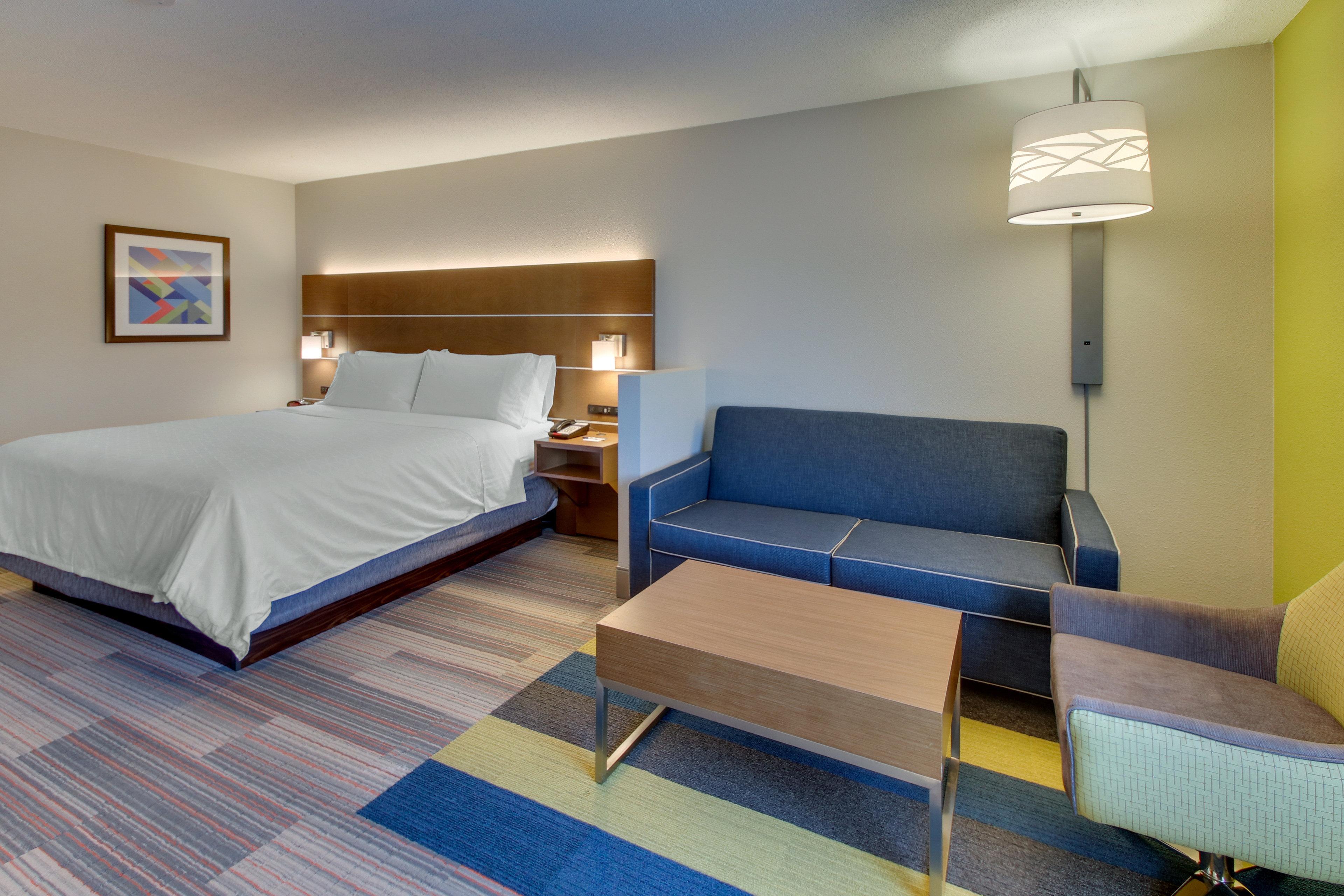 Holiday Inn Express & Suites Atlanta Perimeter Mall Hotel By Ihg Sandy Springs Exterior photo