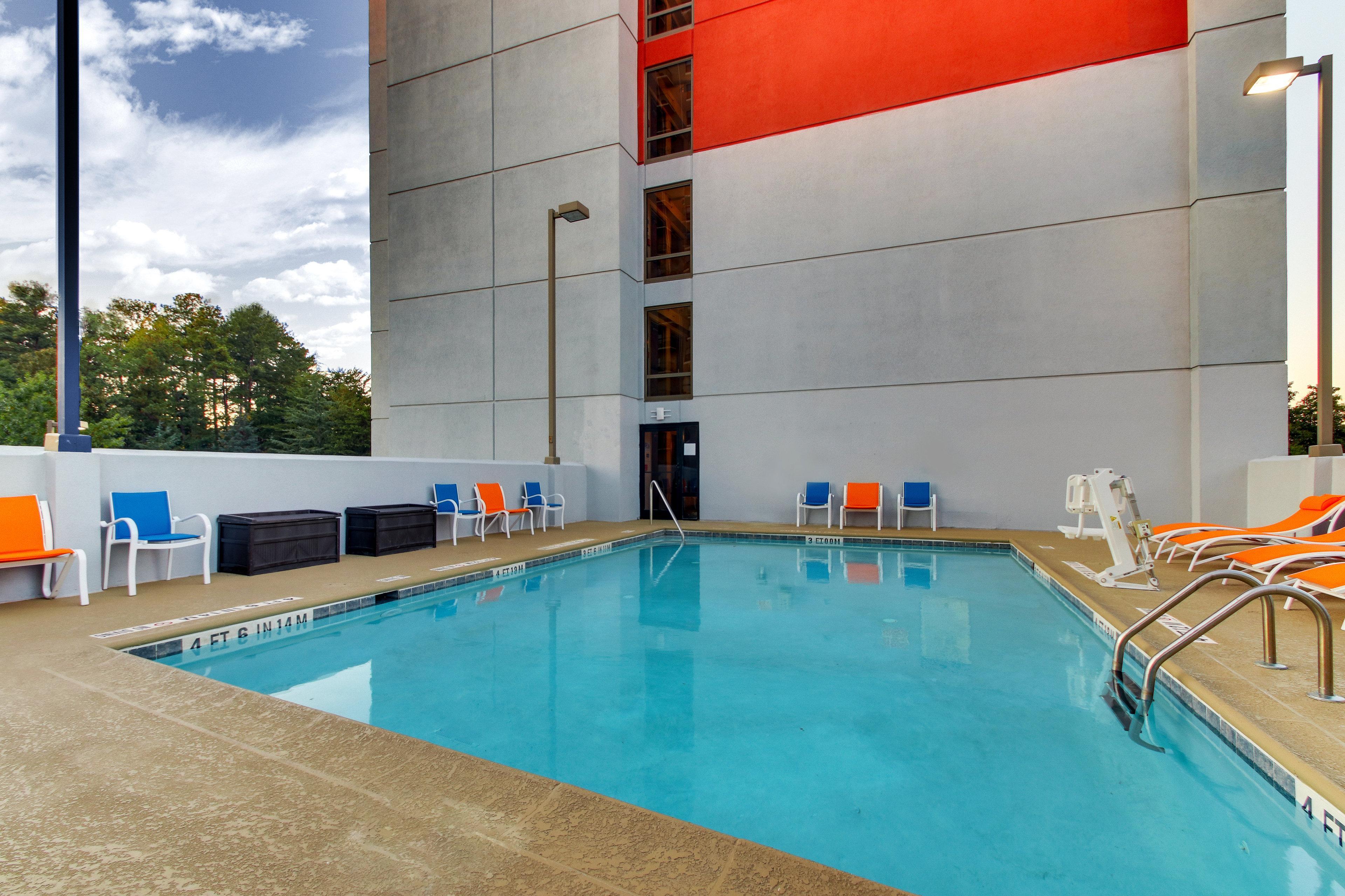 Holiday Inn Express & Suites Atlanta Perimeter Mall Hotel By Ihg Sandy Springs Exterior photo