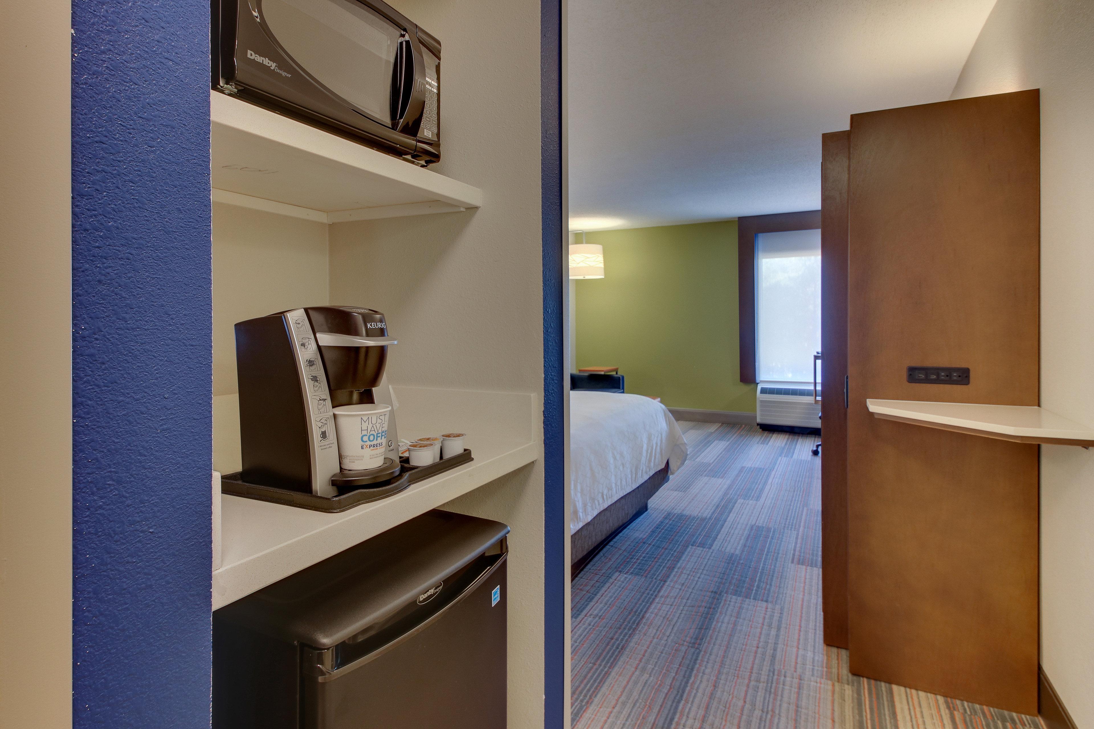 Holiday Inn Express & Suites Atlanta Perimeter Mall Hotel By Ihg Sandy Springs Exterior photo