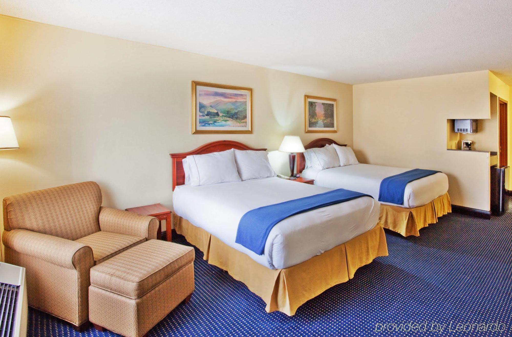 Holiday Inn Express & Suites Atlanta Perimeter Mall Hotel By Ihg Sandy Springs Room photo